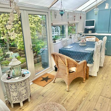 Garden Cottage - 3 Bedroom Close To Town And Beach Борнмут Екстер'єр фото