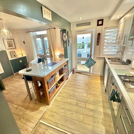 Garden Cottage - 3 Bedroom Close To Town And Beach Борнмут Екстер'єр фото