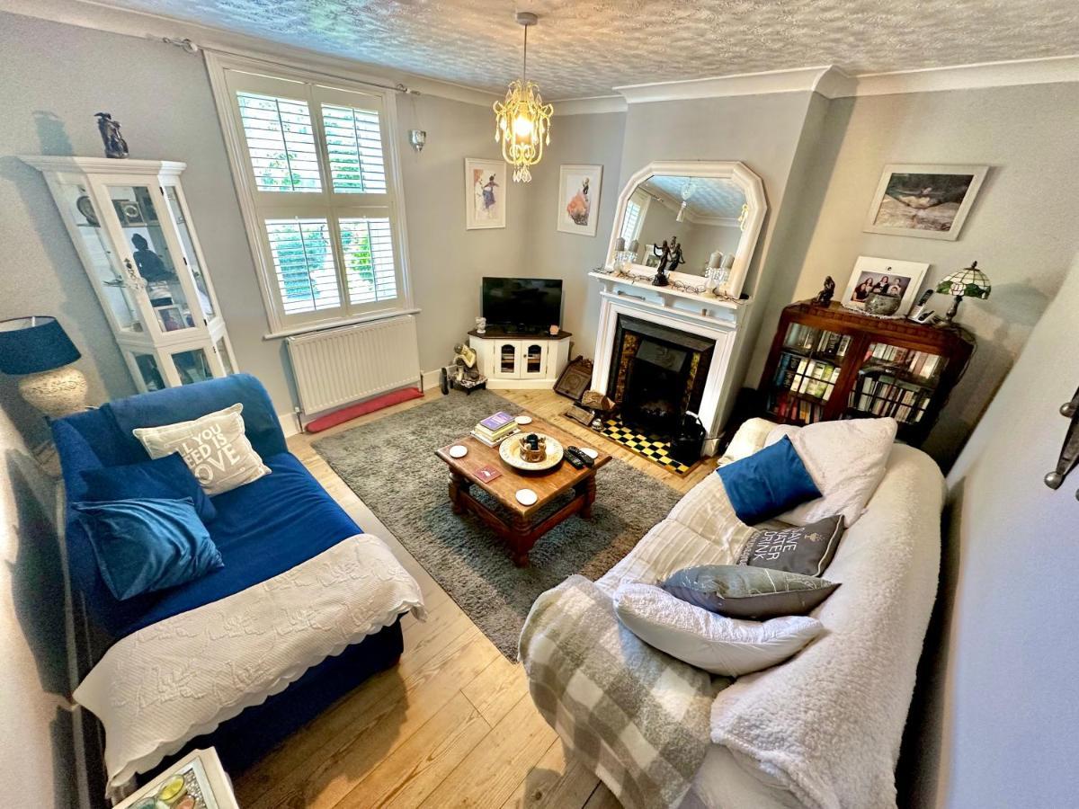 Garden Cottage - 3 Bedroom Close To Town And Beach Борнмут Екстер'єр фото