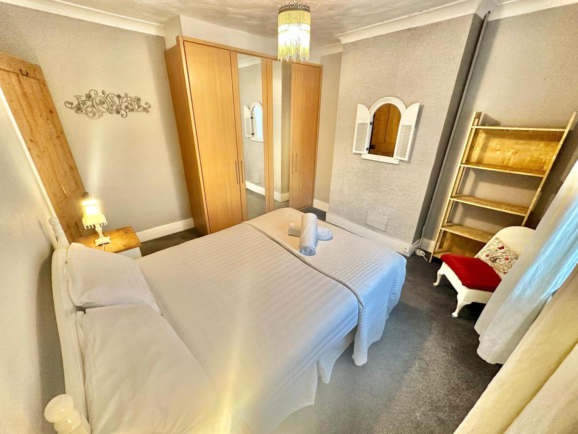 Garden Cottage - 3 Bedroom Close To Town And Beach Борнмут Екстер'єр фото